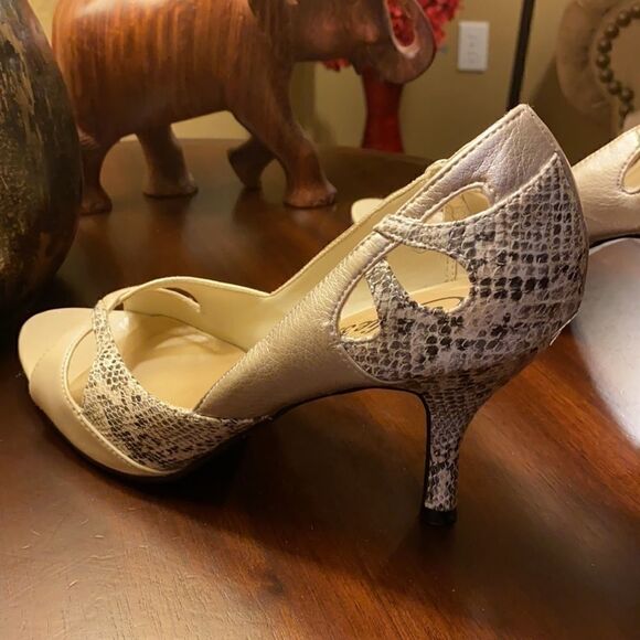 Candie’s Wikked Heels, Tan, Gold, Snakeskin Sz 8M - Picture 7 of 9